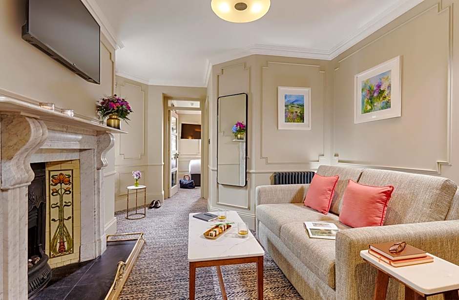 Waterloo Town House & Suites