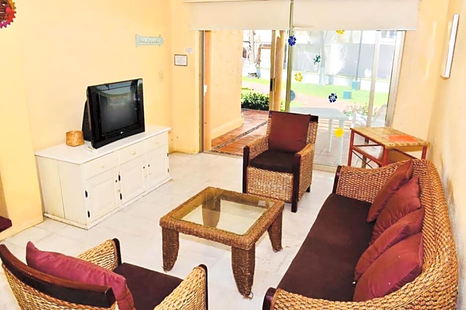 VILLA PARA 5 Personas 4 adultos y 1 Menor En HOTEL TSORO IXTAPA WIFI GRATIS