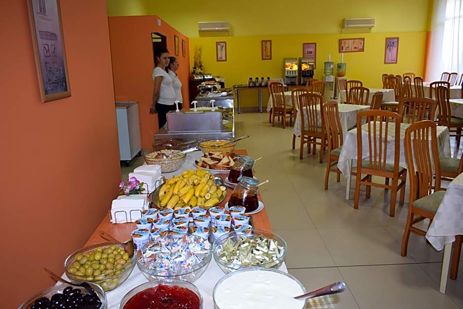 Ahilea Hotel - Free Pool Access