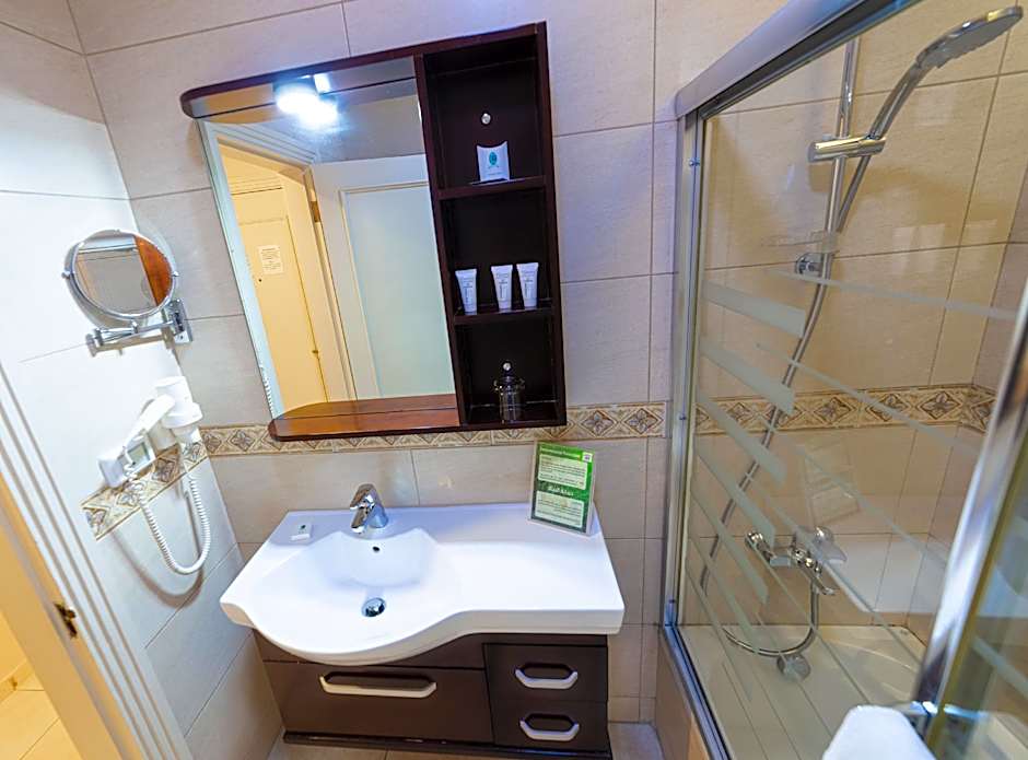 Comfort Hotel Suites