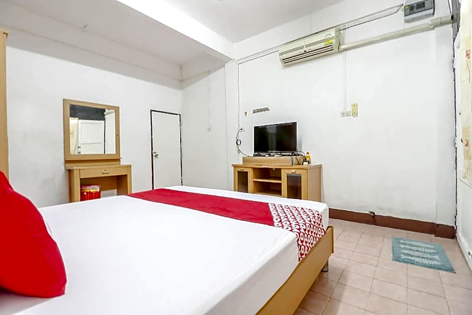 OYO 525 MRT Phetkasem 48-1 Place