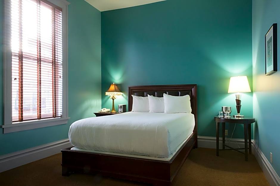 Photo 1 of 6 of 1 Queen Bed