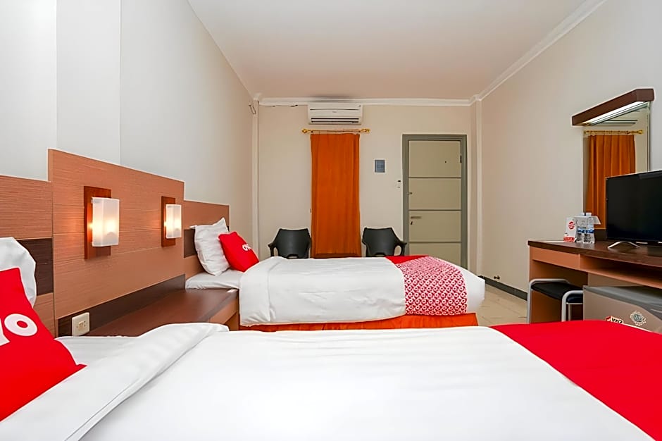 Super OYO 2075 Graha Marina