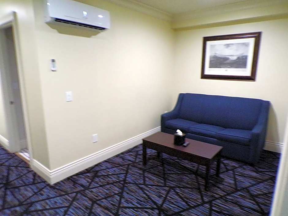 Niagara Crossing Hotel and Spa