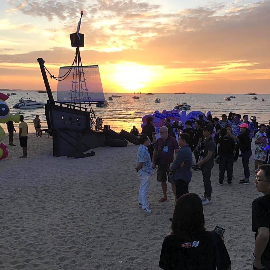 B&B View Talay 1B by Franco Jontiem