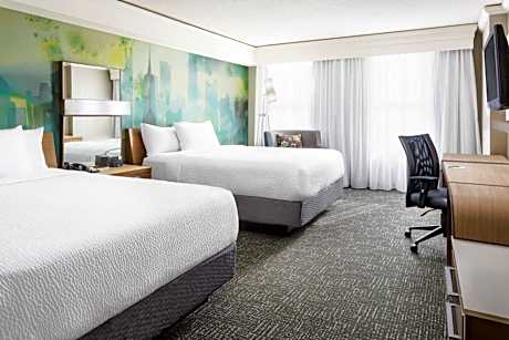 Queen Room with Two Queen Beds - Hearing Accessible