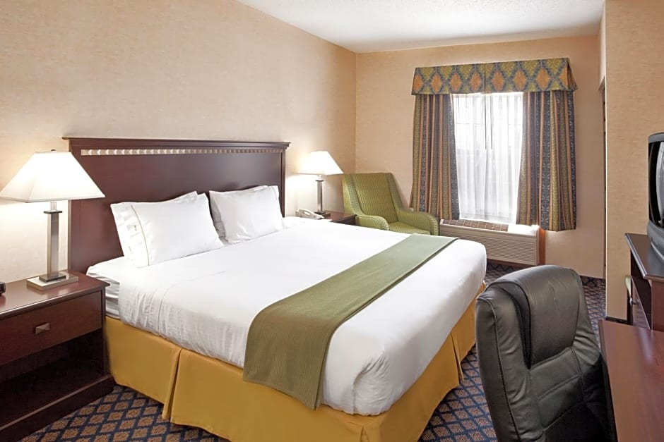 Holiday Inn Express Hotel & Suites Sunbury-Columbus Area