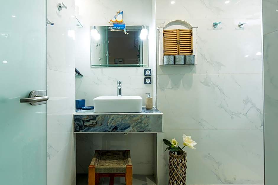 Arodamos Studios & Apts