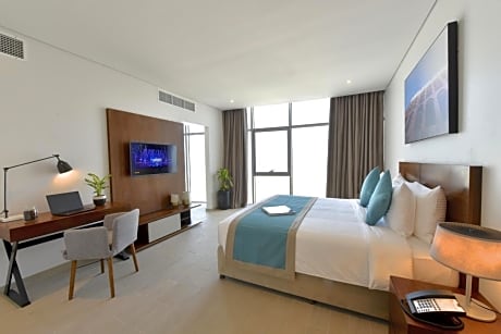 Deluxe Two Bedroom Sea View Apartment