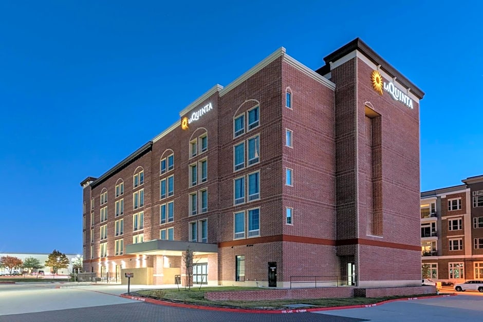  La Quinta Inn & Suites by Wyndham Dallas - Frisco Stadium