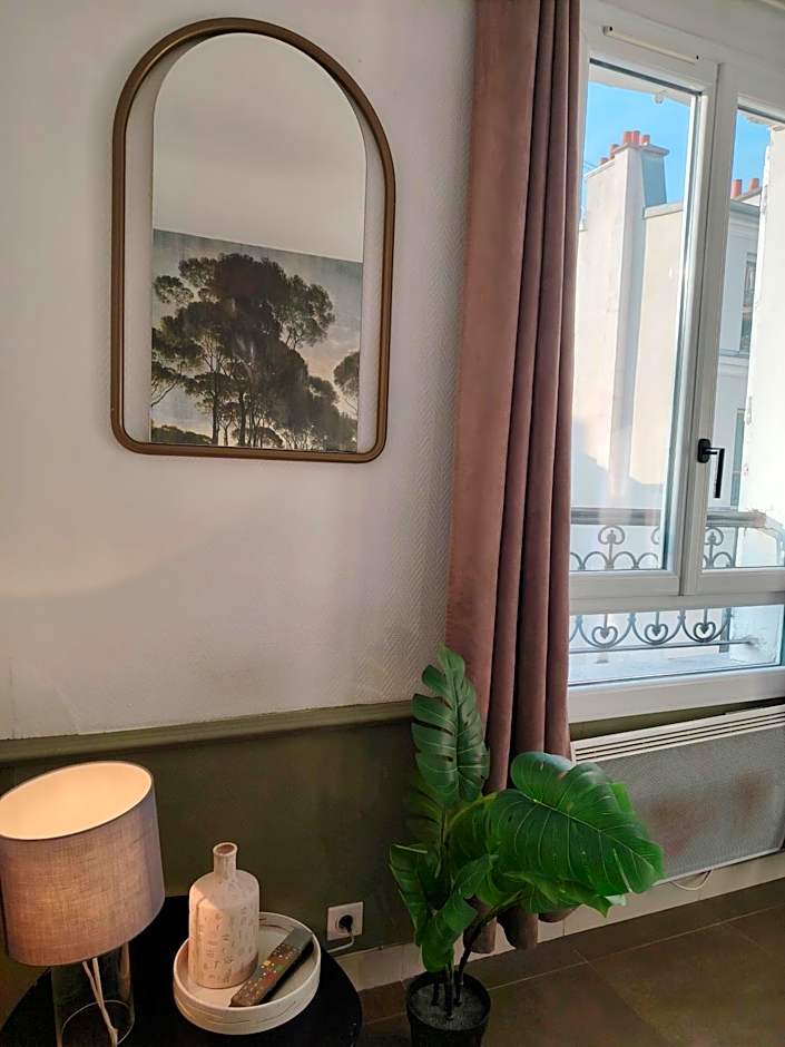 Le Village Montmartre by Hiphophostels