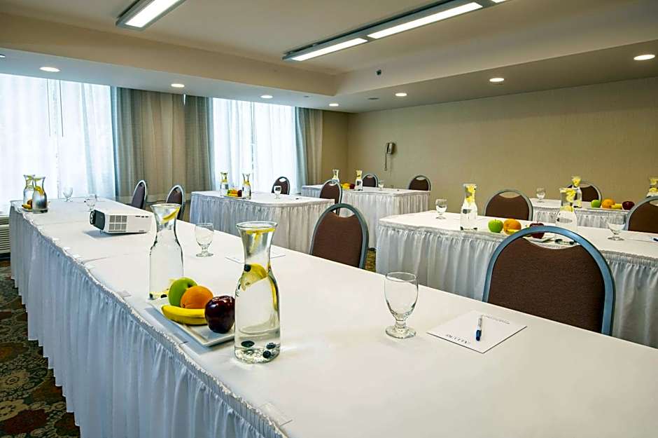 Allure Hotel & Conference Center