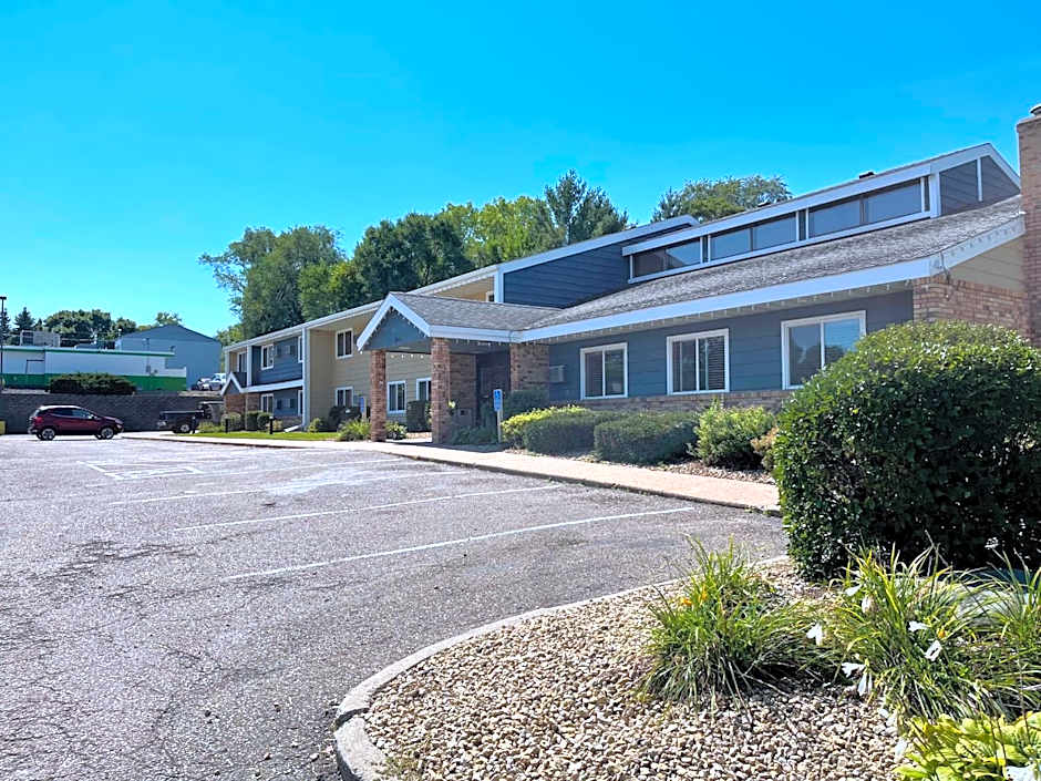 Nichols Inn & Suites