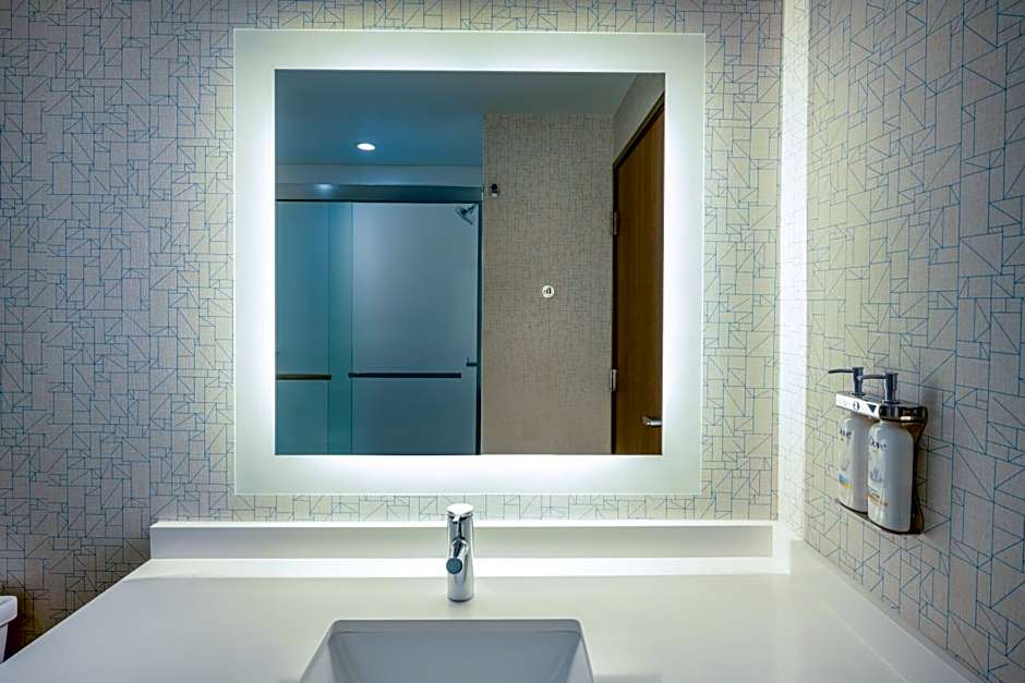 Holiday Inn Express and Suites Gilbert Mesa Gateway Airport By IHG