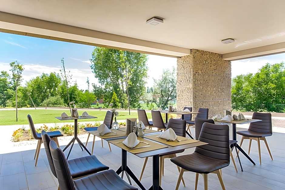 Akademia Hotel**** Balatonfured