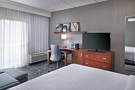 Suite, 1 Bedroom, Courtyard View (Mobility Accessible, Transfer Shower) (2 Double Beds)