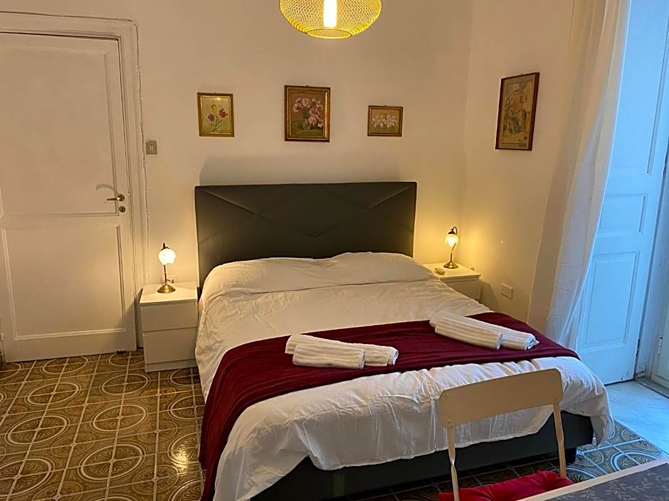Rooms in San Domenico Maggiore 3