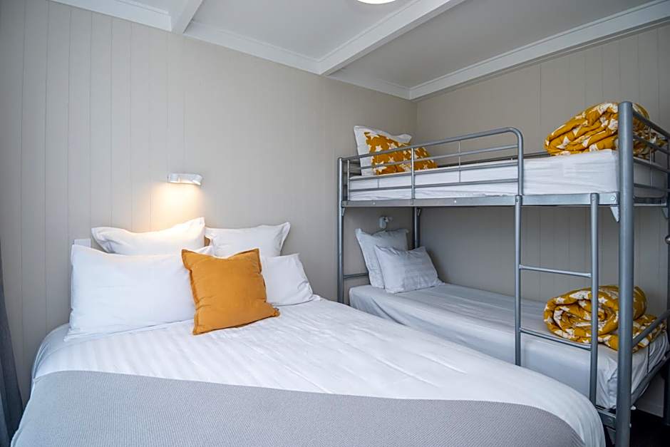 Whispering Sands Beachfront Motel