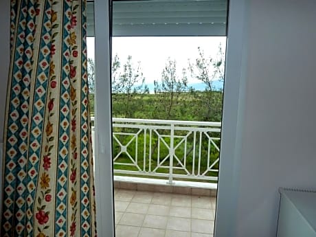 Twin Room with Side Sea View