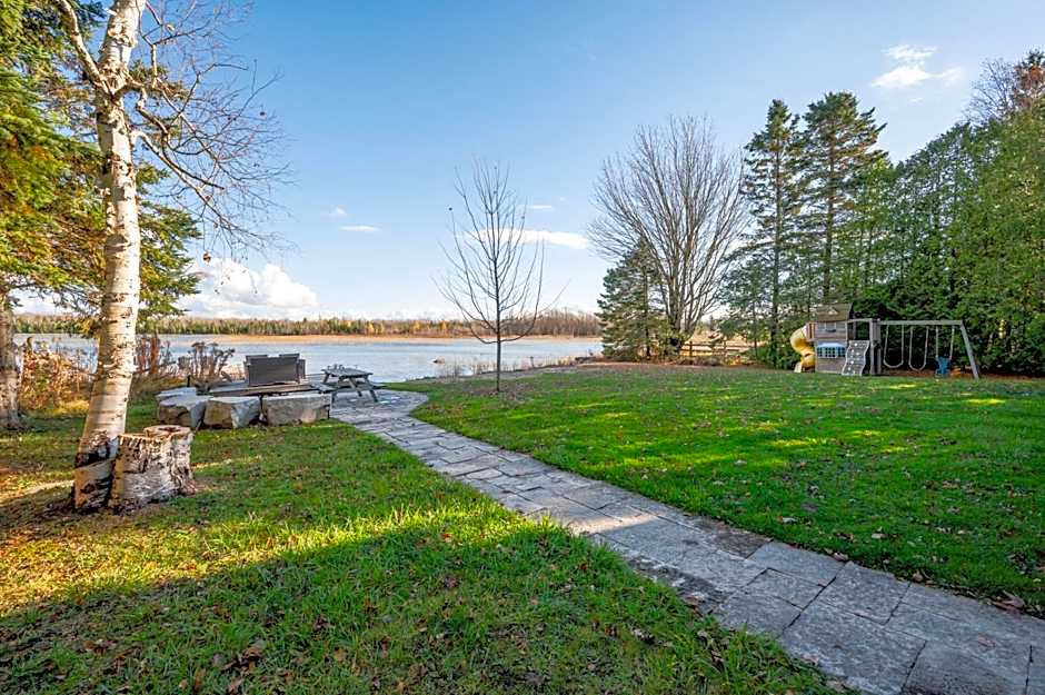 Serene Lakefront Retreat Explore & Unwind