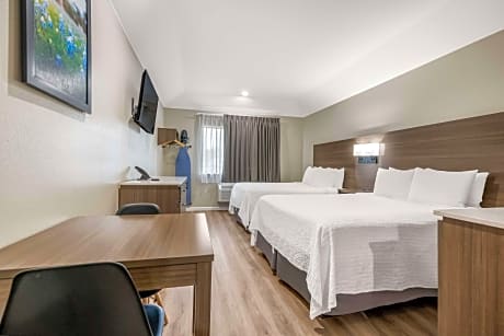 Accessible - 2 Queen Mobility Accessible Roll In Shower Kitchenette Microwave Fridge Non-Smoking