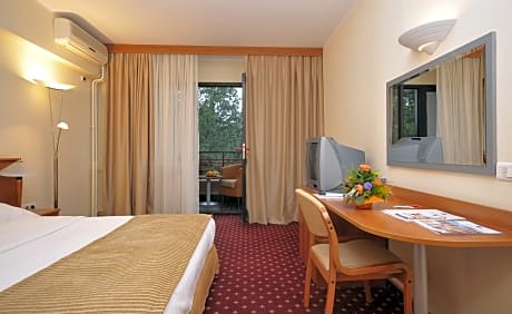 TRIPLE STANDARD ROOM