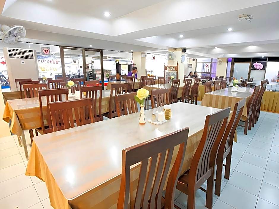 Regent Ngamwongwan Hotel