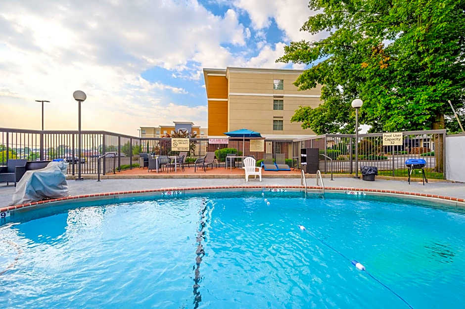 Hampton Inn By Hilton St. Louis/Westport