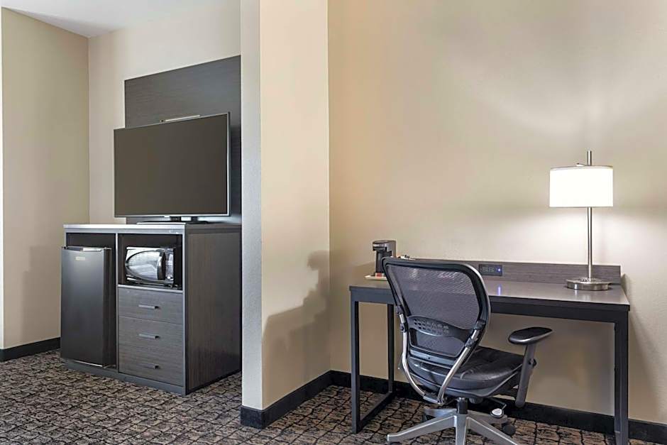 Best Western Carthage Inn & Suites