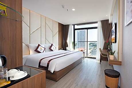 Double or Twin Room Balcony and Sea View