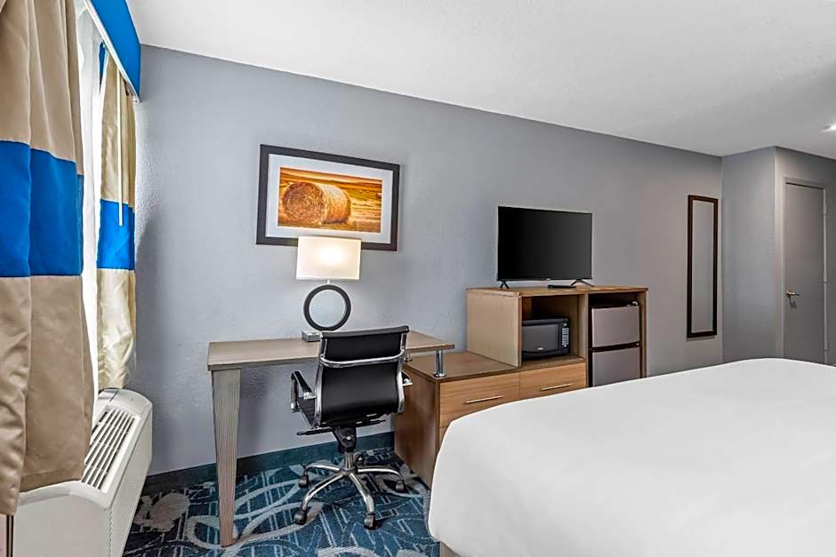 Quality Inn Shawnee North I-40