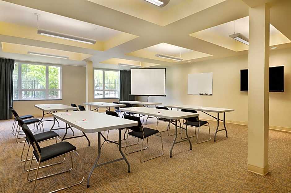 Ramada by Wyndham Nanaimo