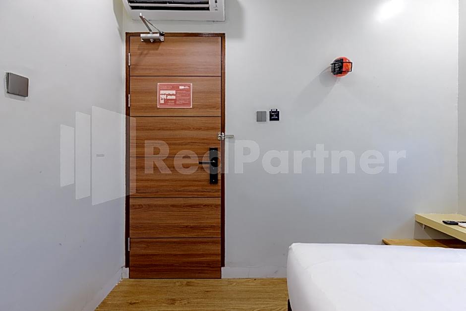 Travel Biz Hotel Medan Mitra RedDoorz