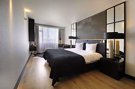 Comfort Room with Fireplace