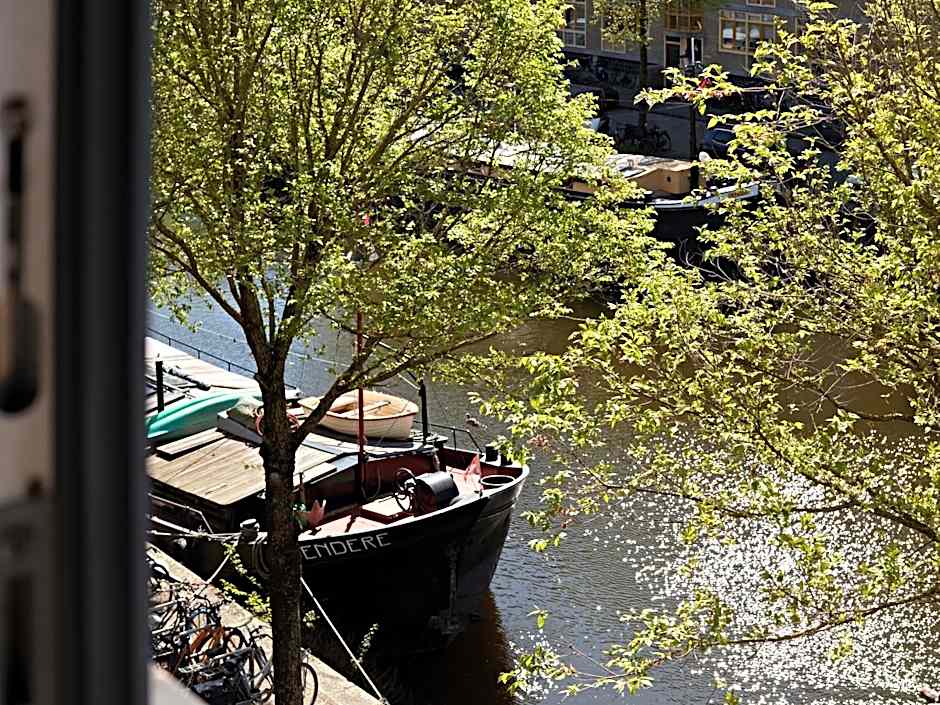 YAYS Amsterdam Salthouse Canal by Numa