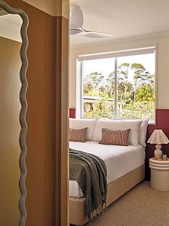 Two-Bedroom Apartment with Balcony and Sea View