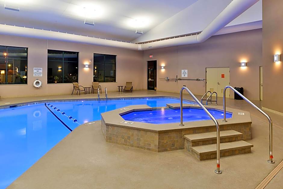 Holiday Inn Express Breezewood By IHG