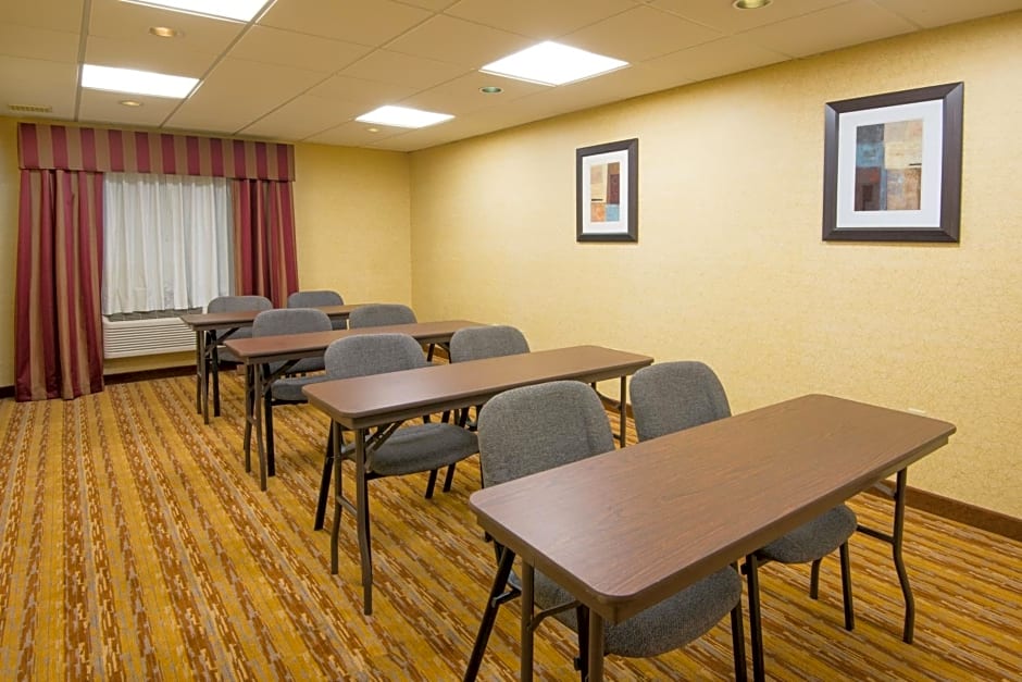 Holiday Inn Express Hotel & Suites Wauseon