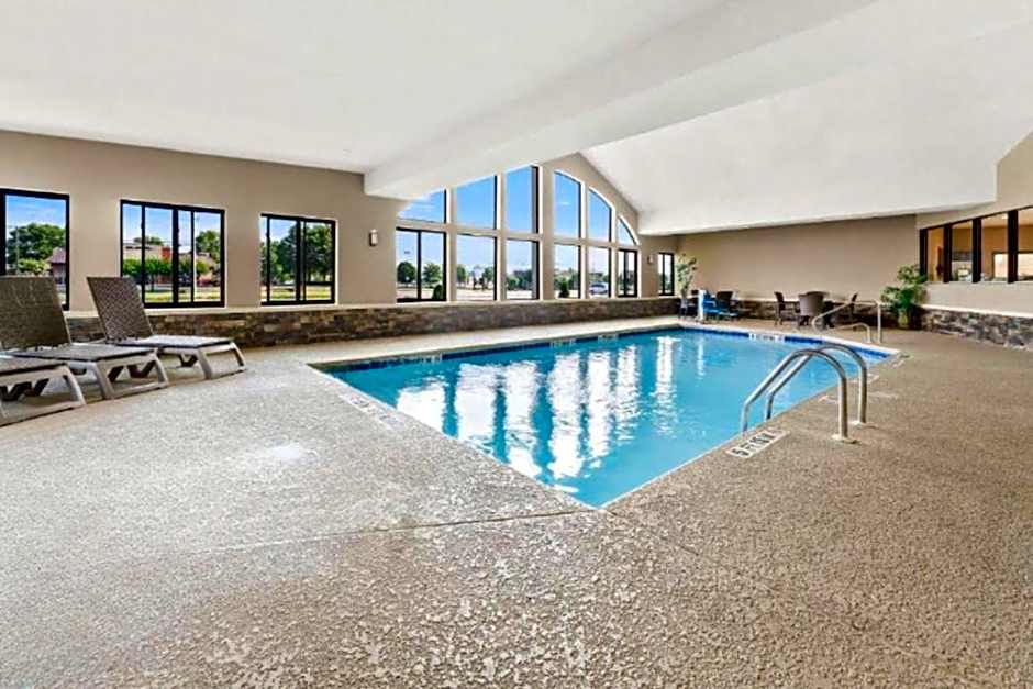 Comfort Suites near Robins Air Force Base