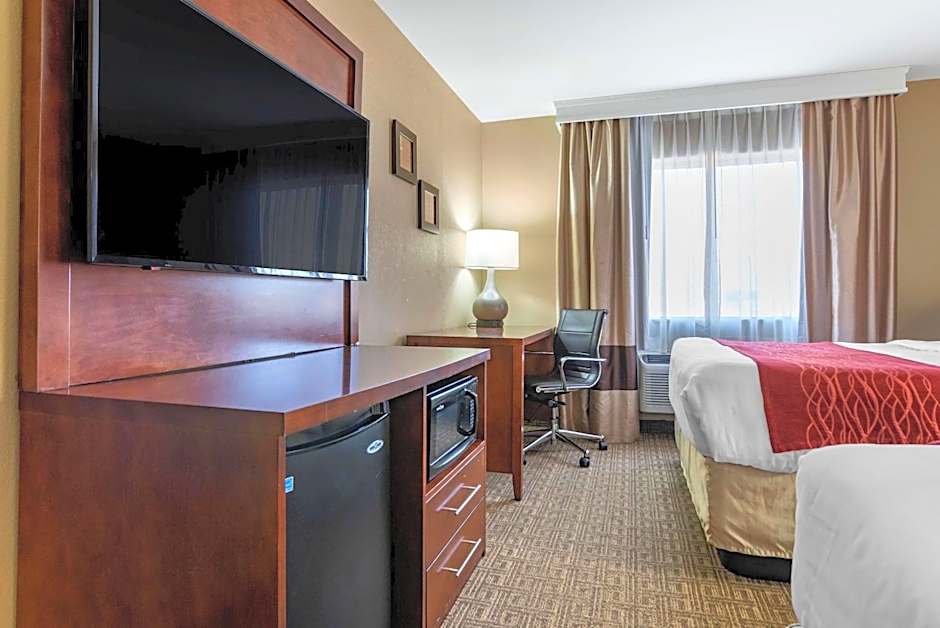 Comfort Inn & Suites Leeds I-20