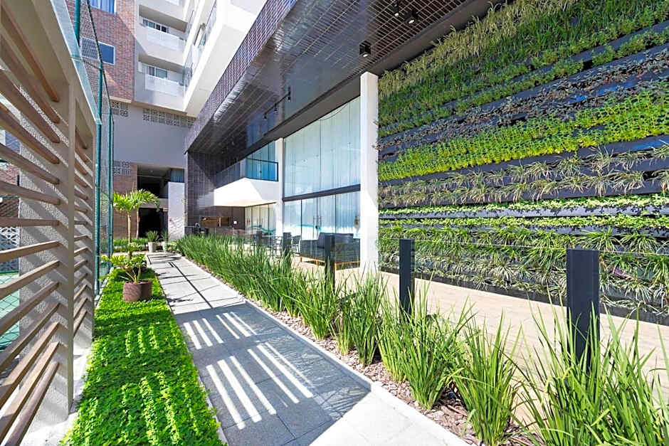 Terrazzo 402B - Apartamento 02 suítes - Acomoda até 06 pessoas - À poucos metros da praia de Bombas - (Consultar serviços de roupa de cama e banho)