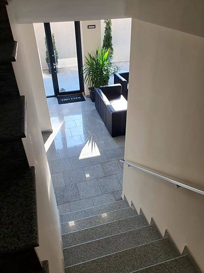 Family Hotel Novel City