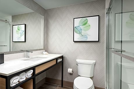 2 Queen Beds Deluxe Nonsmoking Balcony