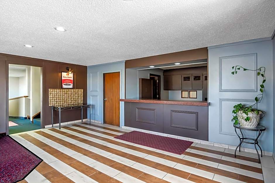 Econo Lodge Inn & Suites