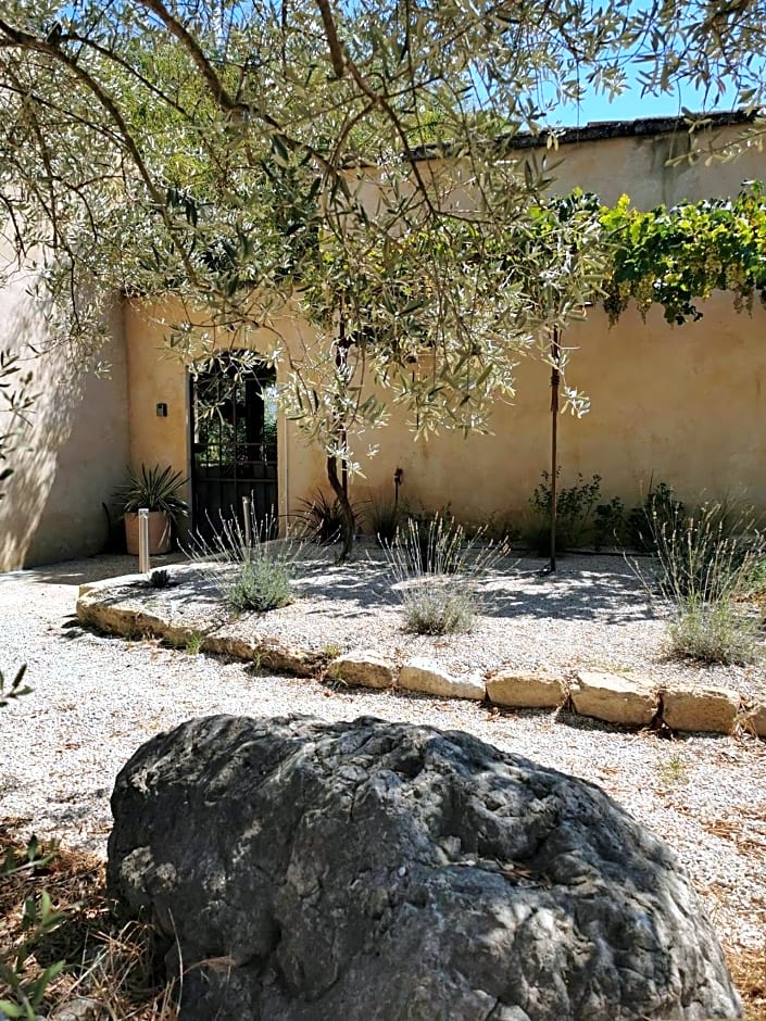 Chambre D Hotes La Dragonne – Maubec, UT