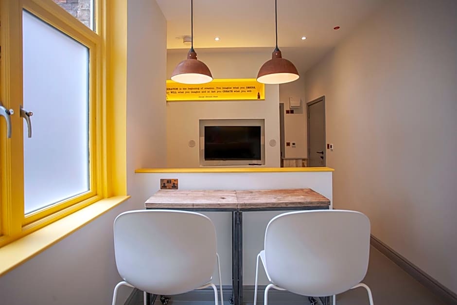 Higgihaus Aparthotel, Clare Street