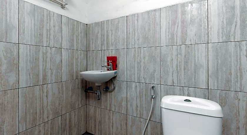 RedDoorz @ Jalan Bukit Keminting