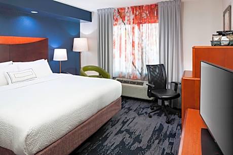 King Room with Roll-in Shower - Mobility and Hearing Accessible