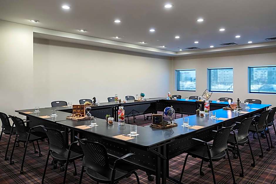 Renaissance by Marriott Minneapolis Bloomington Hotel