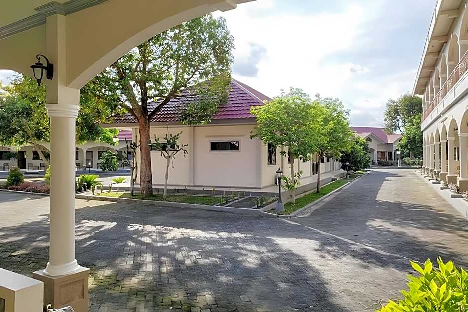 OYO 93051 Wisma Syariah Buloe Near Lapangan Abubakar Lambogo Batili Enrekang